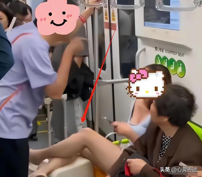 张在派出所翘腿耍横照片曝光评论一边倒PG电子麻将胡了2上海踢裆女被抓仍嚣(图7)