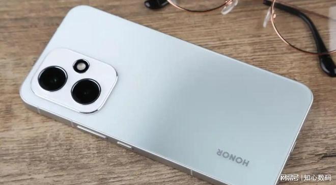 2亿像素+IP69防水国补后可以“闭眼买”PG麻将胡了荣耀更激进了7200mAh+(图3)